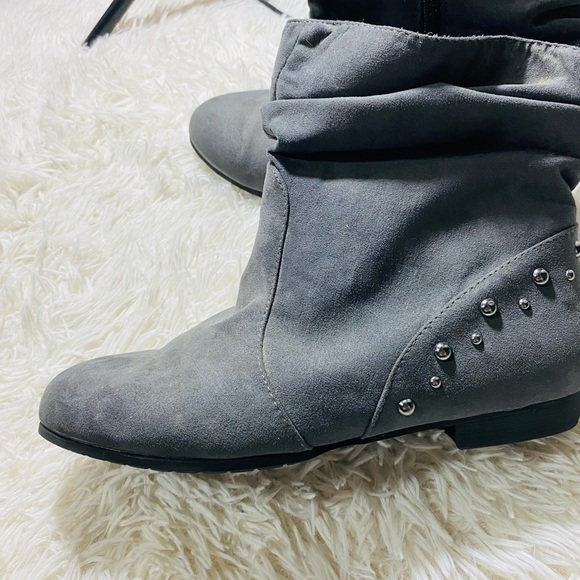 GRAY STUDDED ANKLE BOOTS BOOTIES Zipper KOHLS Size 10 Medium EUC - Picture 3 of 7